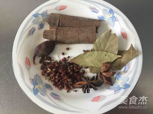 卤牛肉的家常做法