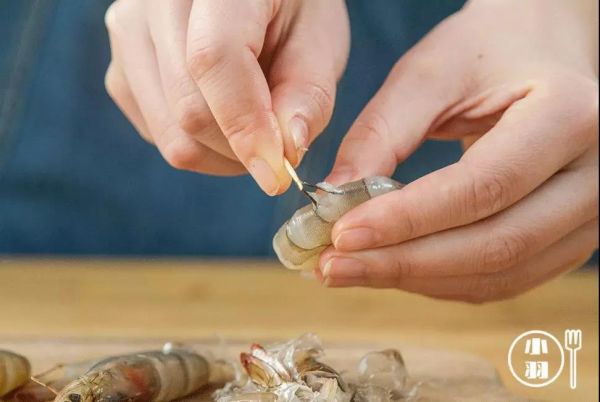 芝士焗大虾番茄饭