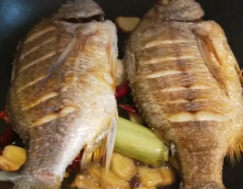 如何做泡椒烧鲫鱼