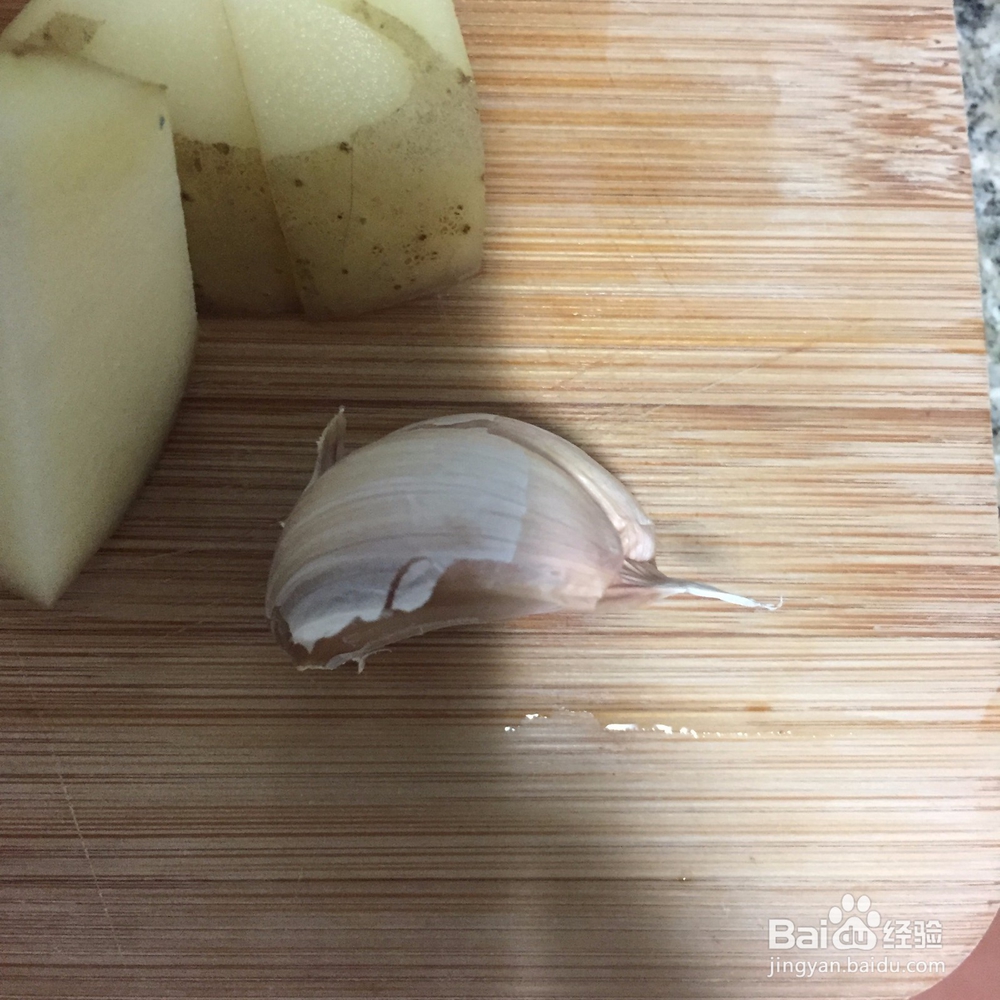 三分钟制作烤土豆块的方法