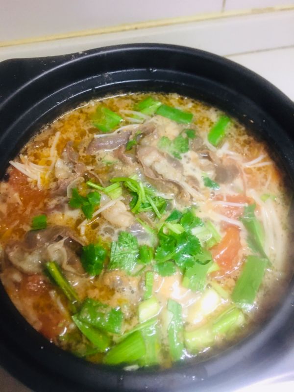 酸汤肥牛金针菇