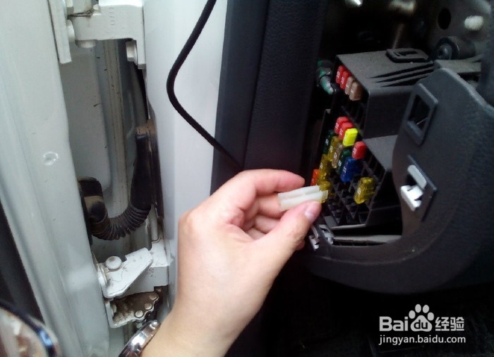 怎样安装防盗行车记录仪