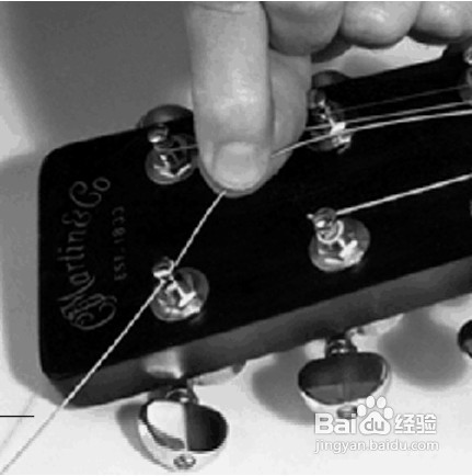 怎样给木吉他上弦