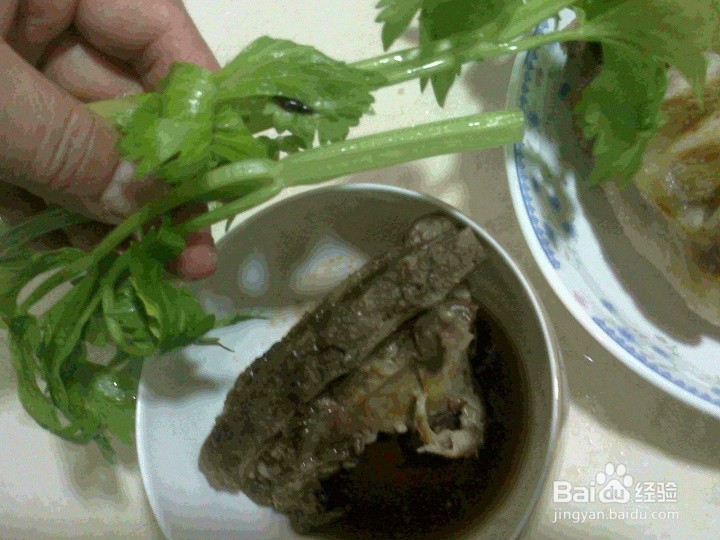 煮熟的羊排怎样吃好