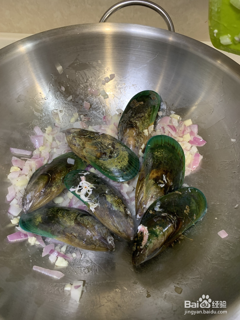 百吃不厌的白葡萄酒煮青口