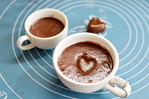 咸焦糖巧克力杯蛋糕