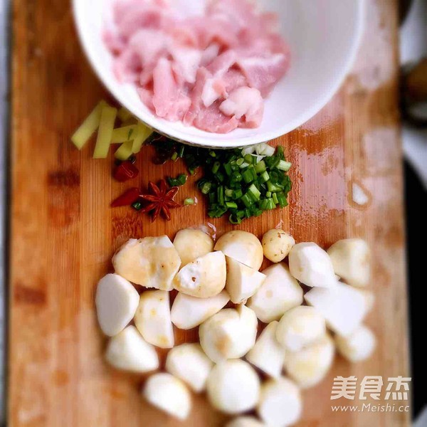 芋头红烧肉的做法