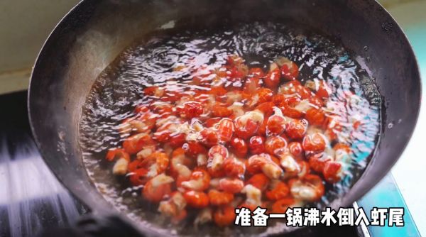 蒜香虾尾拌方便面