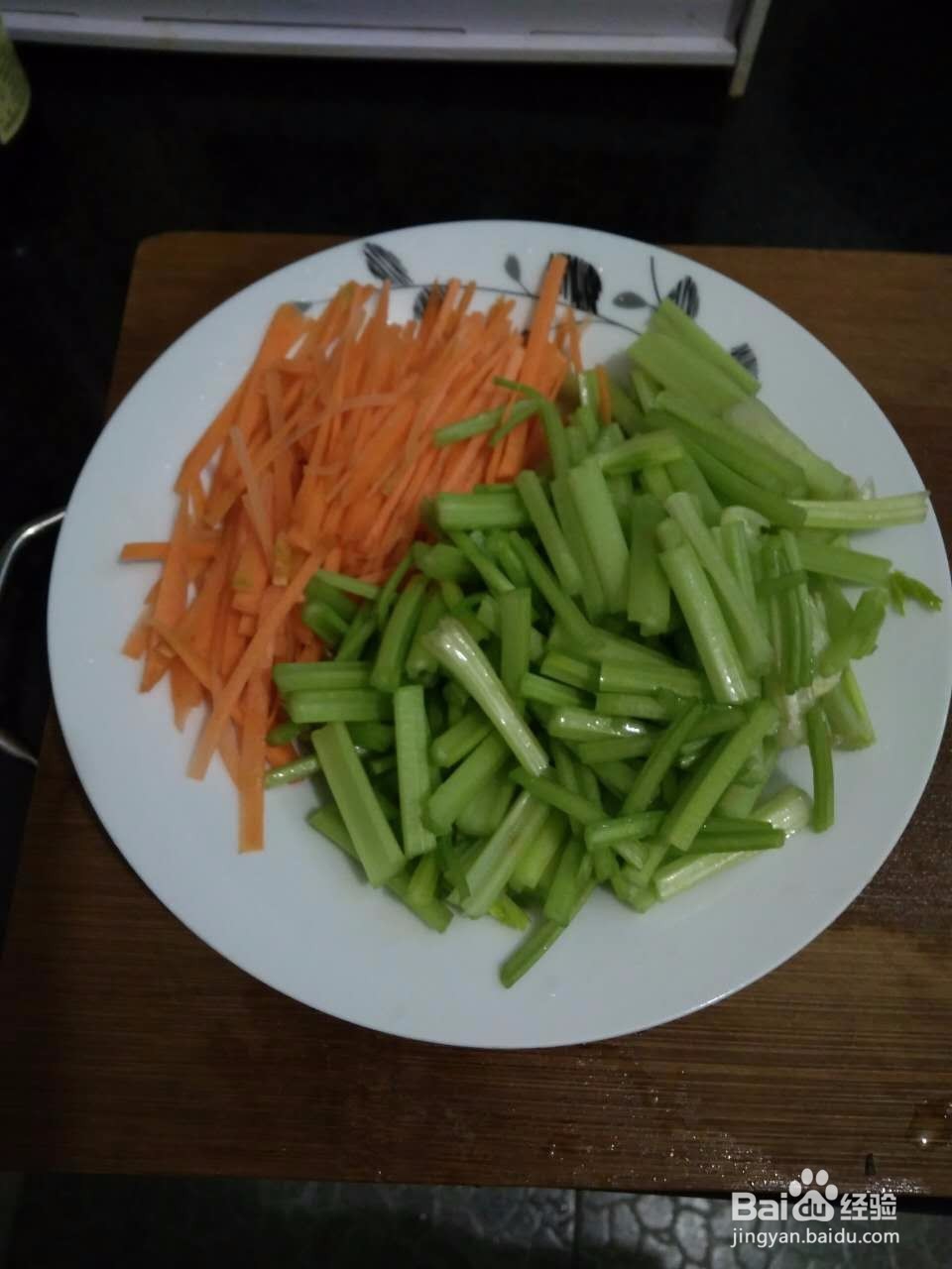 芹菜胡萝卜丝的做法？