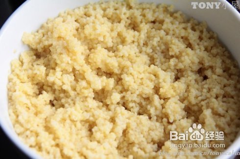 两个秘诀成就这款一听名字就让你流口水的平底锅“南瓜小米饼”