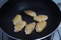 蒜香鸡翅的做法