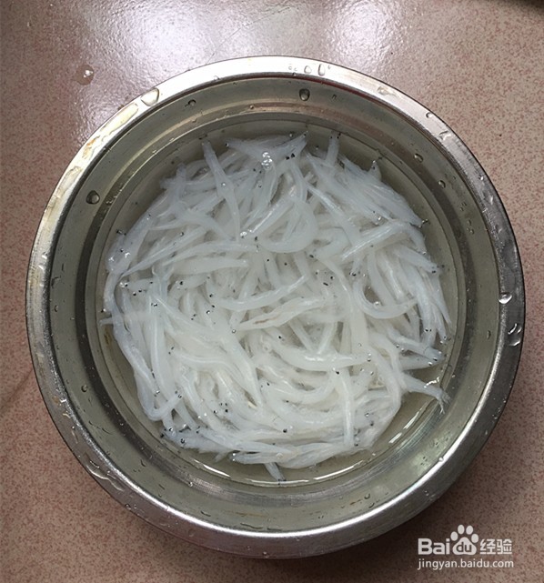 酥炸银鱼的步骤