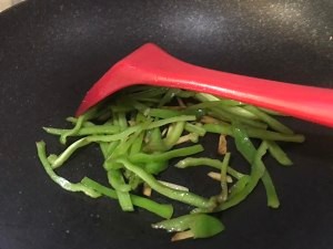 教你怎么做青椒素炒秀珍菇