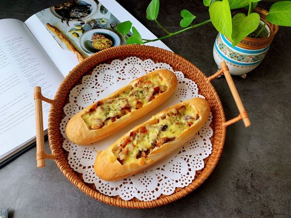 培根蘑菇法棍披萨