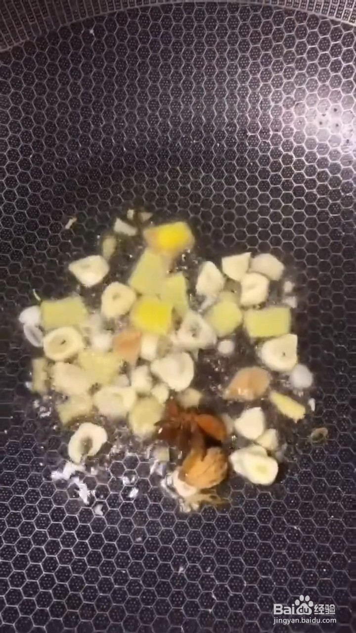 如何自制美味好吃的香辣鸡爪