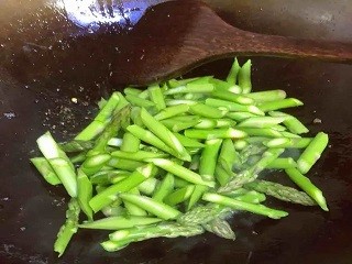 芦笋炒虾仁怎么做?