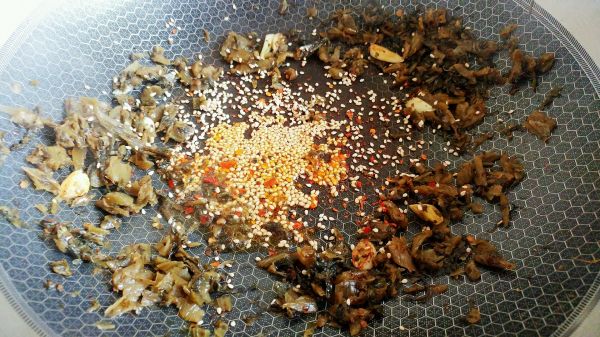 芝麻汤圆蒜酸菜