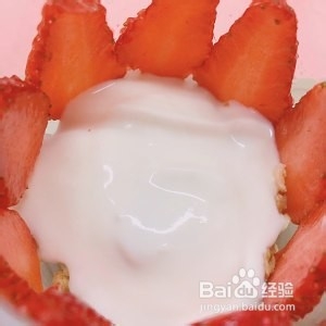 食补佳品草莓酸奶燕麦慕斯杯的做法