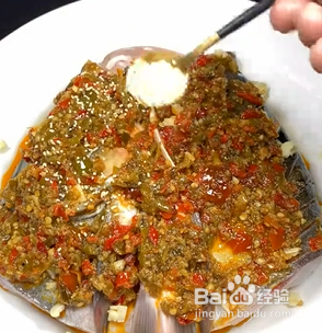 如何自制超入味剁椒鱼头?