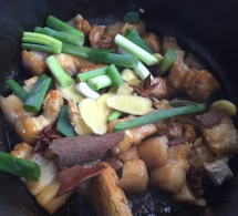 红烧肉炖豆腐家常做法