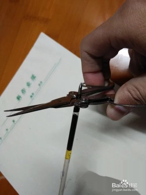 中性笔摔了下出水断断续续怎么弄