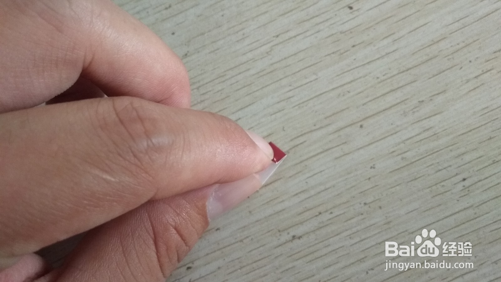 如何用一小块长方形硬卡纸做简易的钢笔的支架