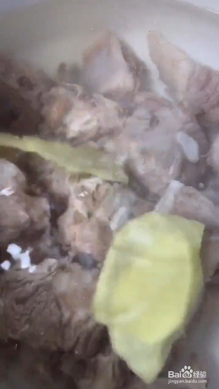 如何在家自制莲藕排骨汤