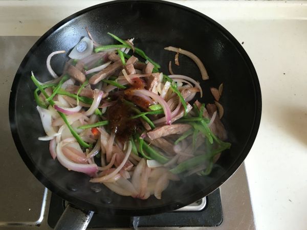 黑椒洋葱青椒炒牛肉