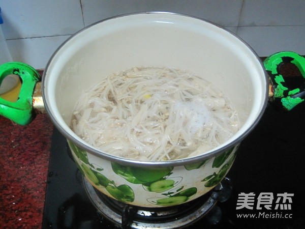 香菜拌金针菇