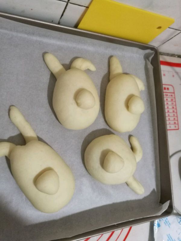 丑萌兔豆沙面包