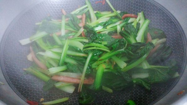 椒蒜红肠乌塌菜