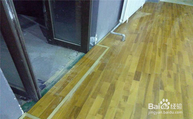 实木运动地板起拱原因