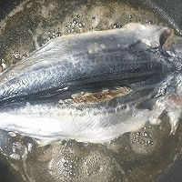 制作油煎鲅鱼