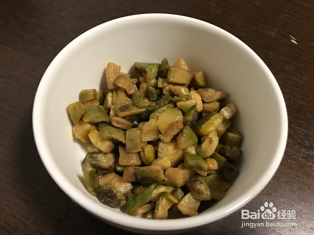 栗子腊肠煲仔饭的做法