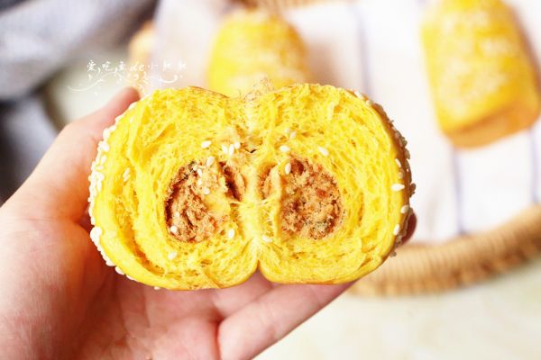 南瓜肉松芝麻包