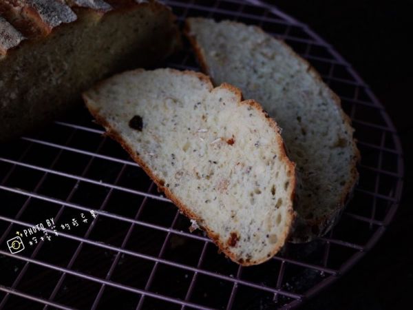 亚麻籽麦片乡村面包