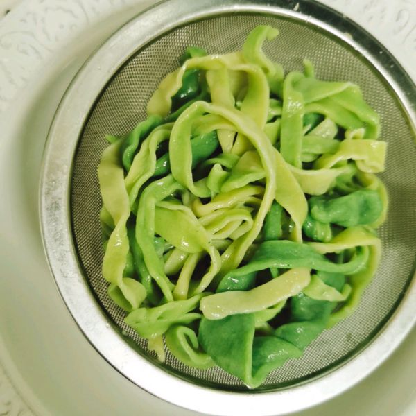 菠菜鸡蛋意大利面