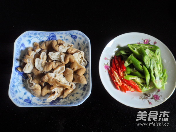 双椒炒肥肠的做法