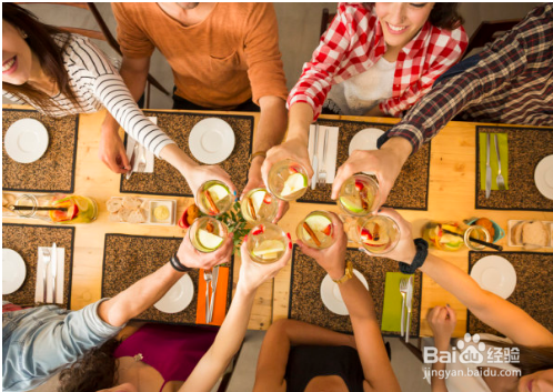 发现自己跟周围的人格格不入怎么办