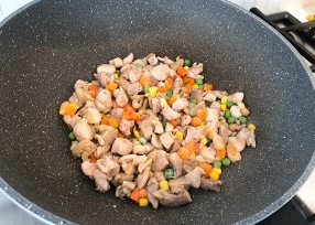 怎样制作萌到爆炸的三只小鸡日式鸡腿咖喱饭步骤