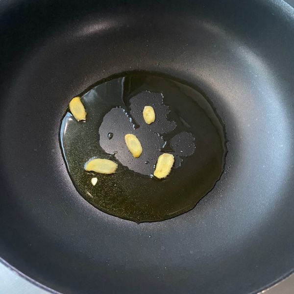 草菇青笋炒腊肉