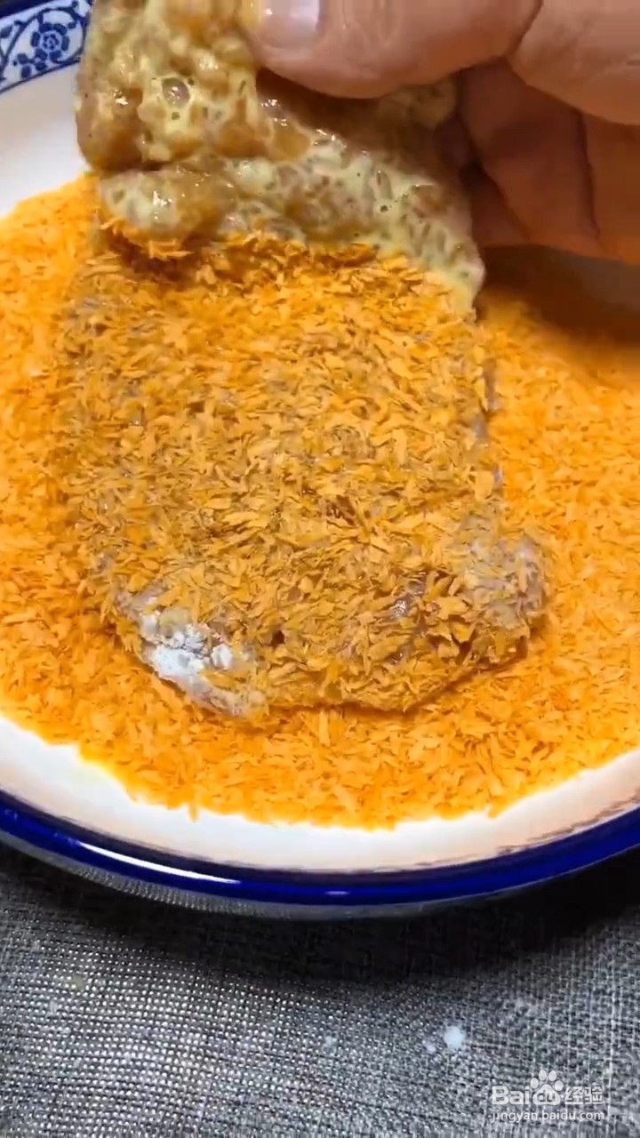 怎样利用鸡胸肉做成炸鸡排