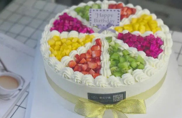 10寸蛋糕够12个人吃吗