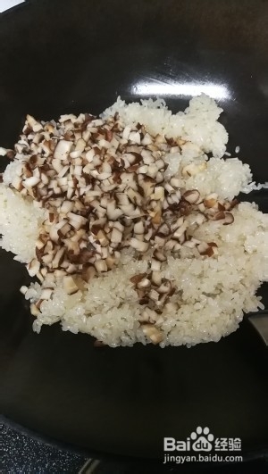 养生食补生炒香菇腊味糯米饭的做法