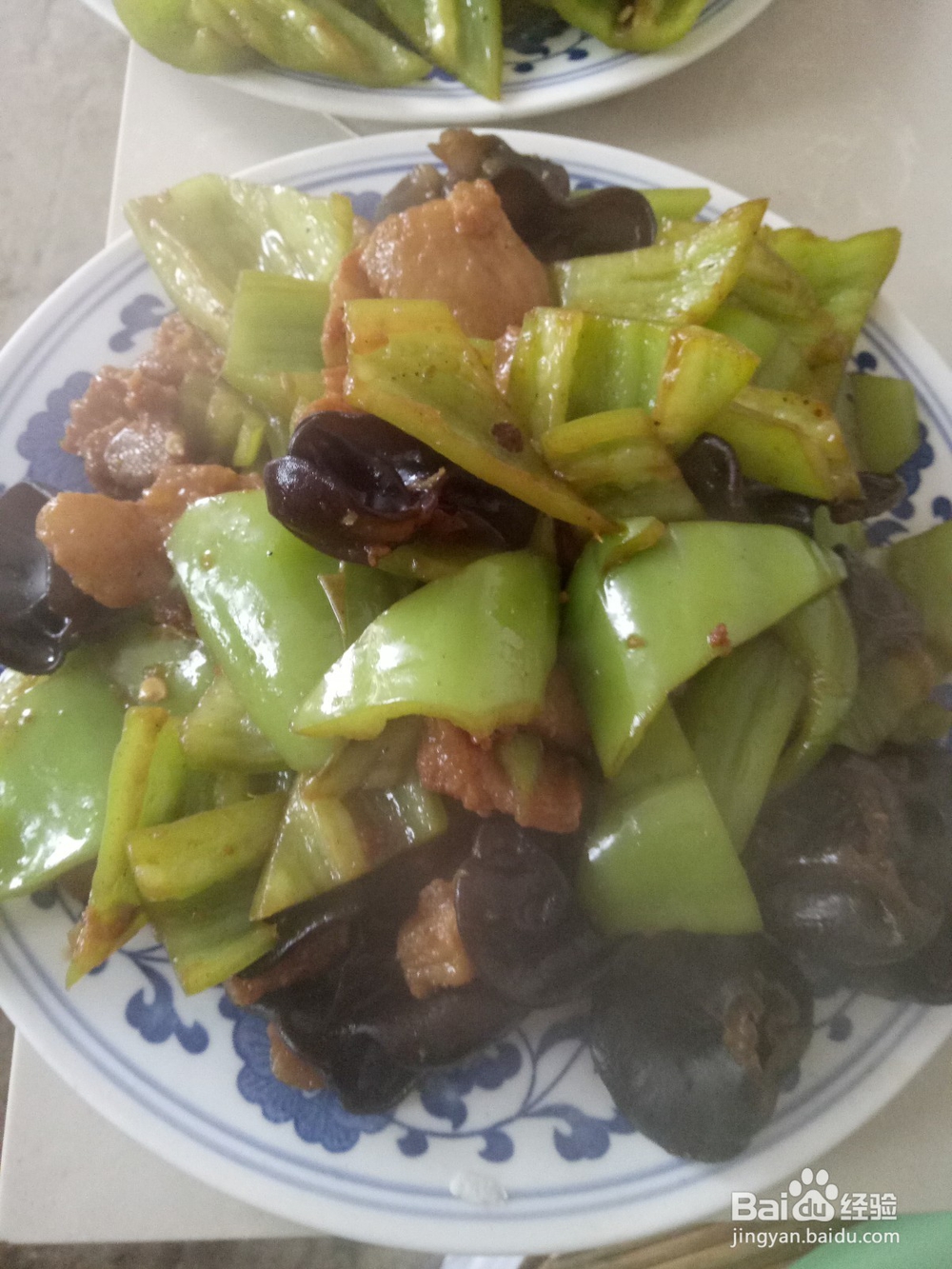 炸肉片炒青椒木耳的家常做法