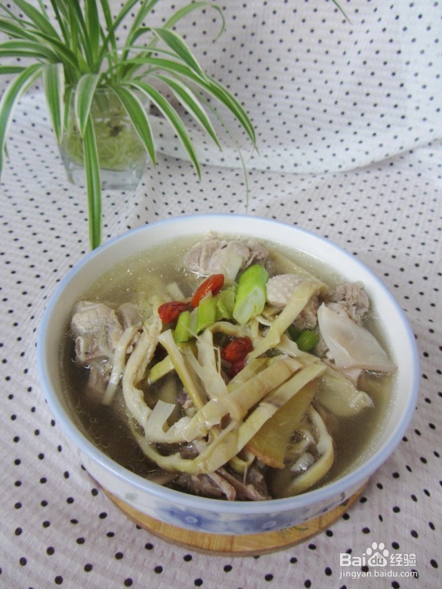 简单美味的咸笋煮鸭块