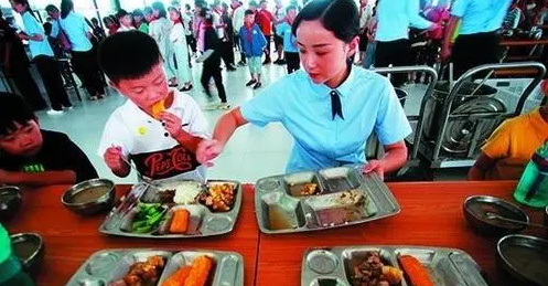 学校配餐制是什么意思