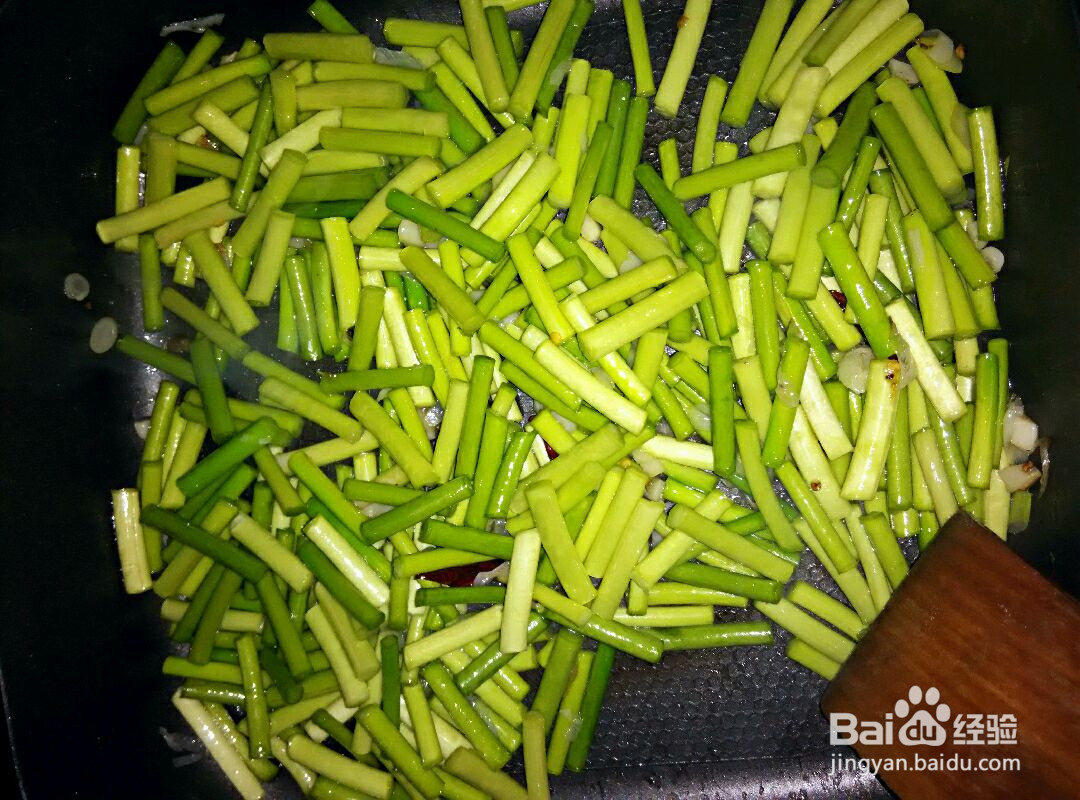 蒜苔炒肉丁的做法