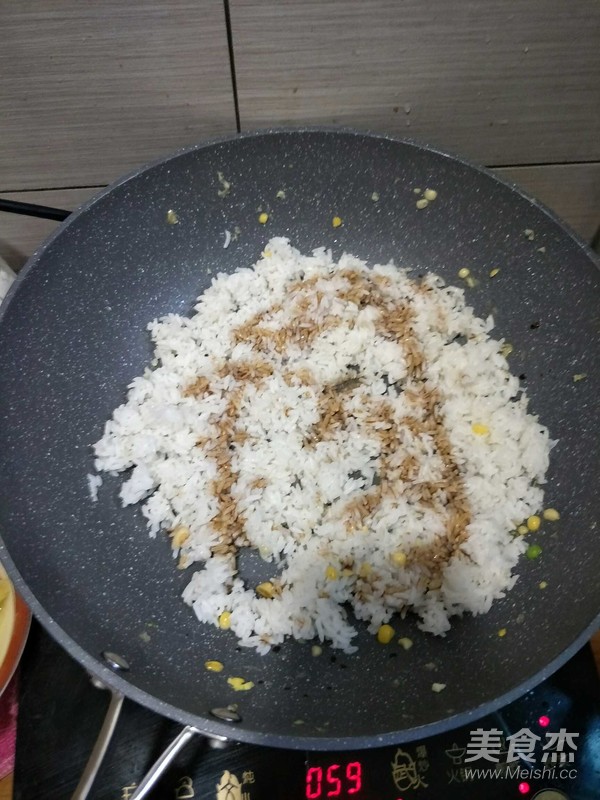 菠萝碗豆玉米炒饭