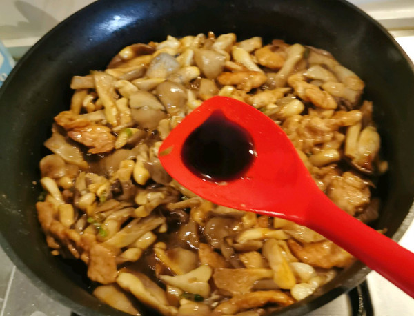 酱香菌菇炒肉片